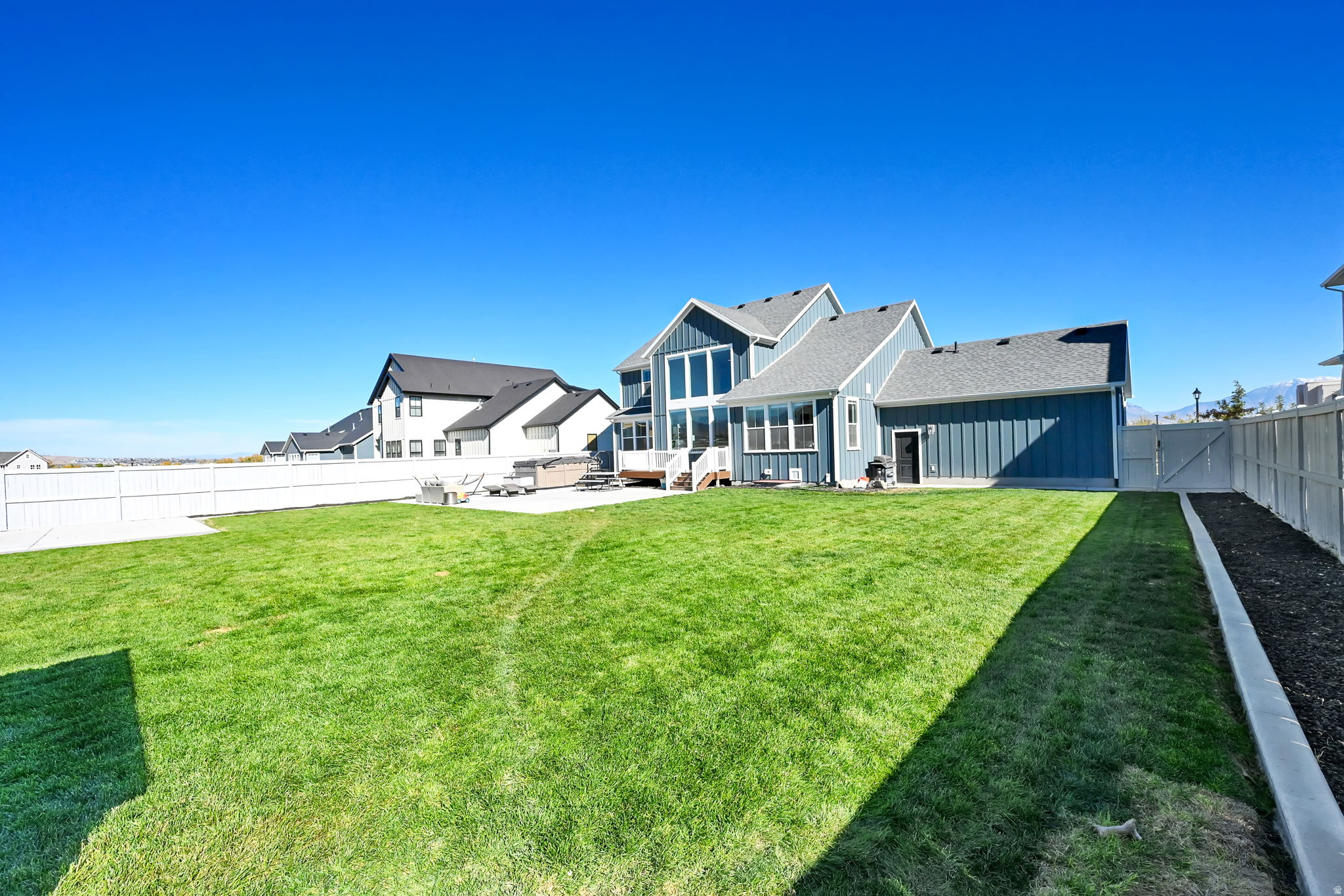 BEACON POINTE - Residential