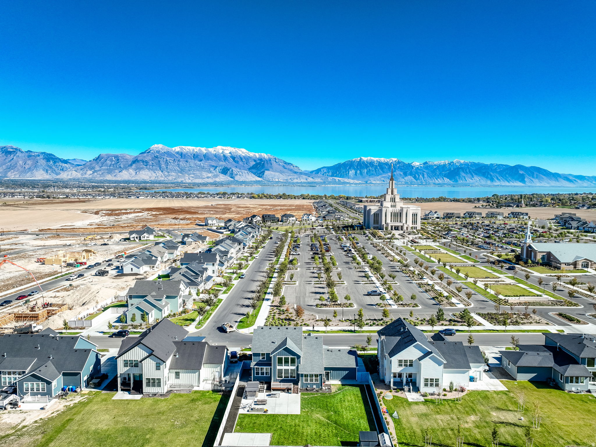 BEACON POINTE - Residential