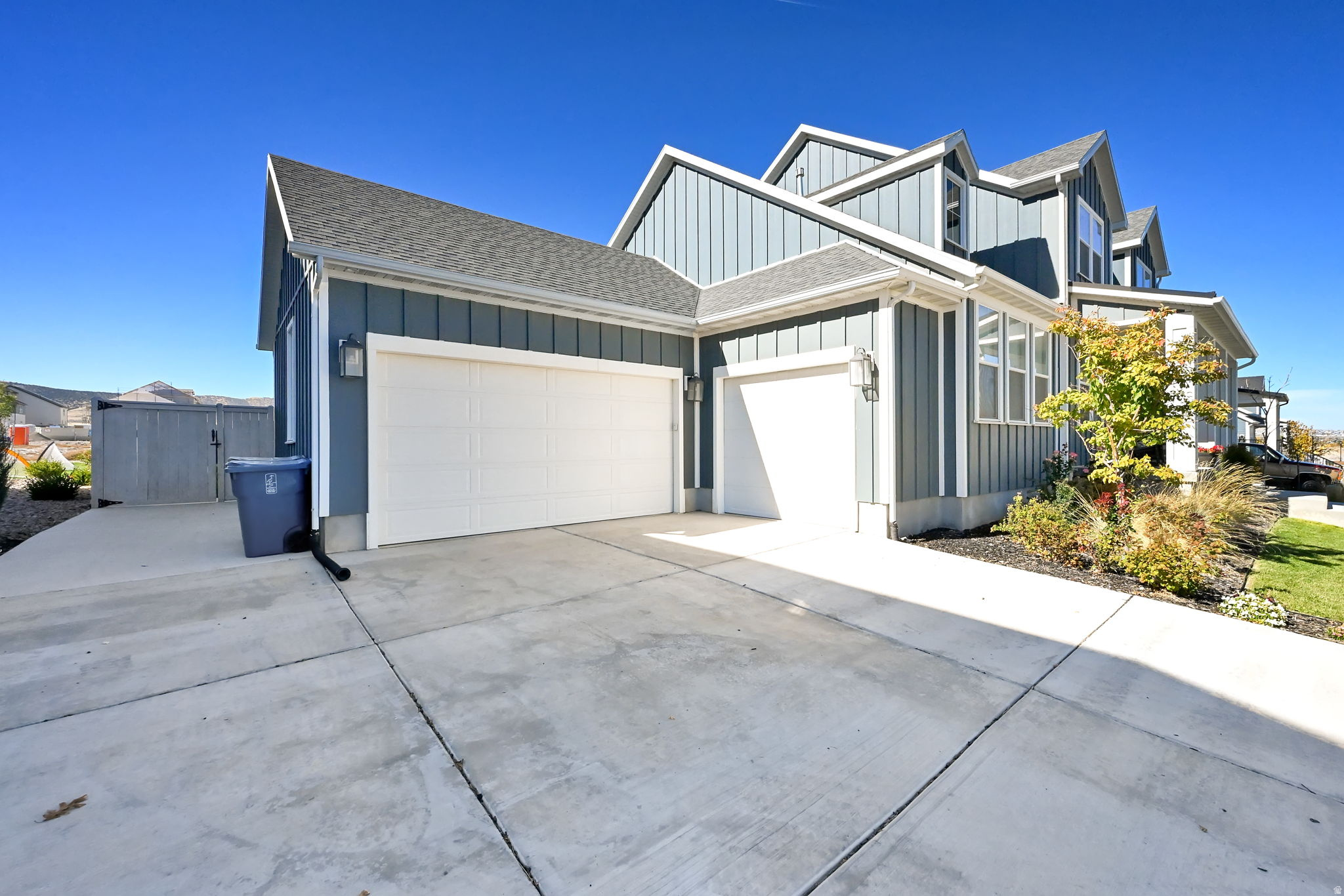 BEACON POINTE - Residential