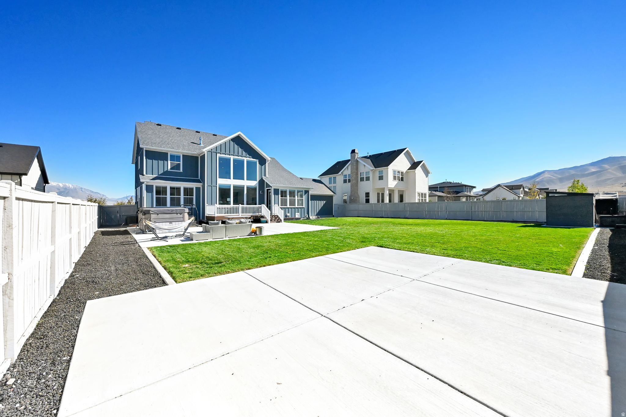 BEACON POINTE - Residential