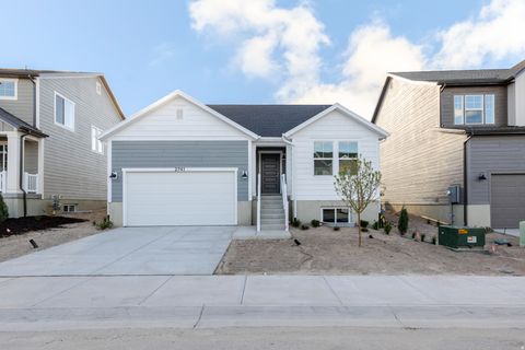 Photo of 2741 N BLUE DAWN LN #2242, Saratoga Springs, UT 84045 (MLS # 2128272)