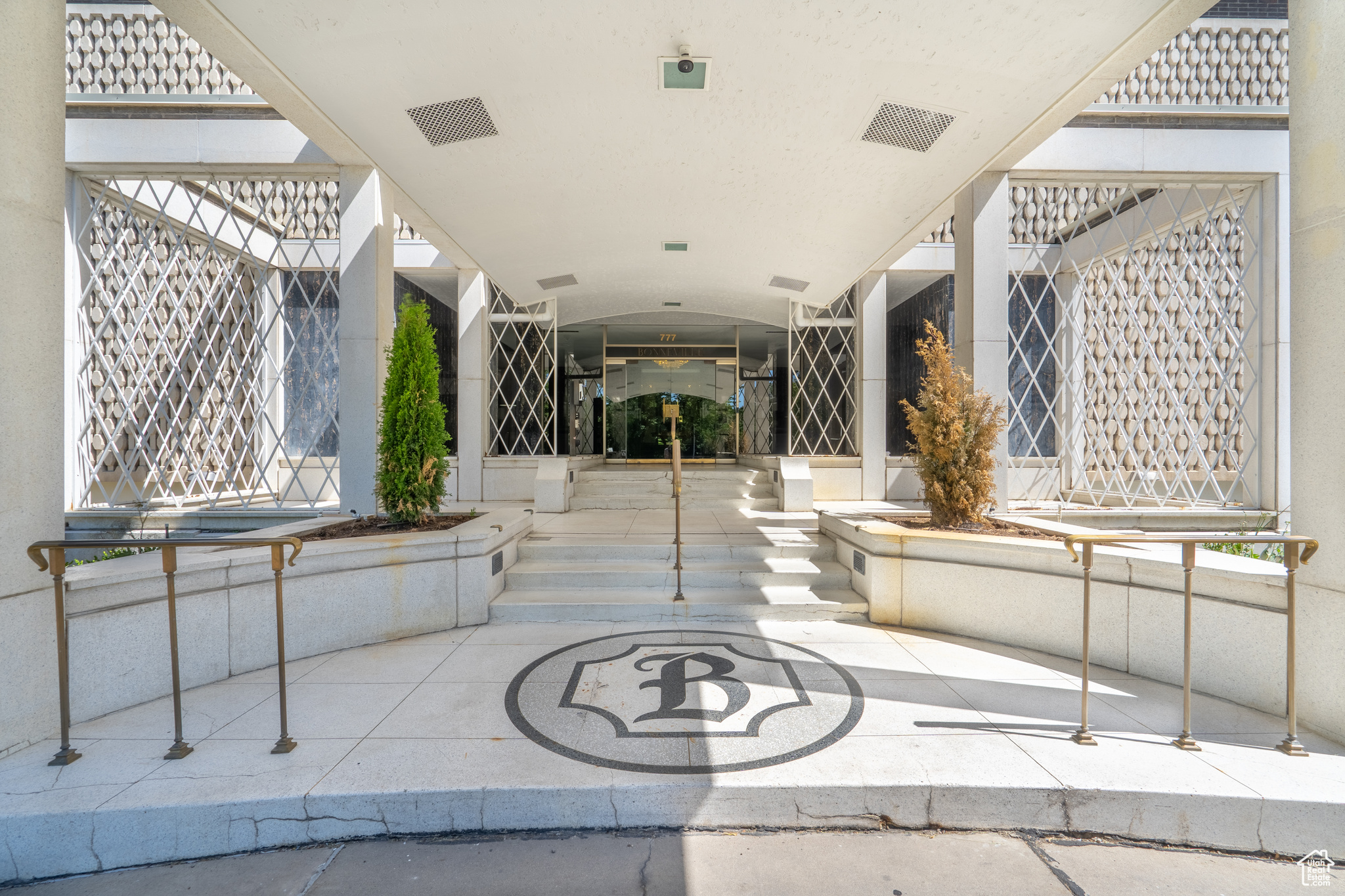 BONNEVILLE TOWER - Residential