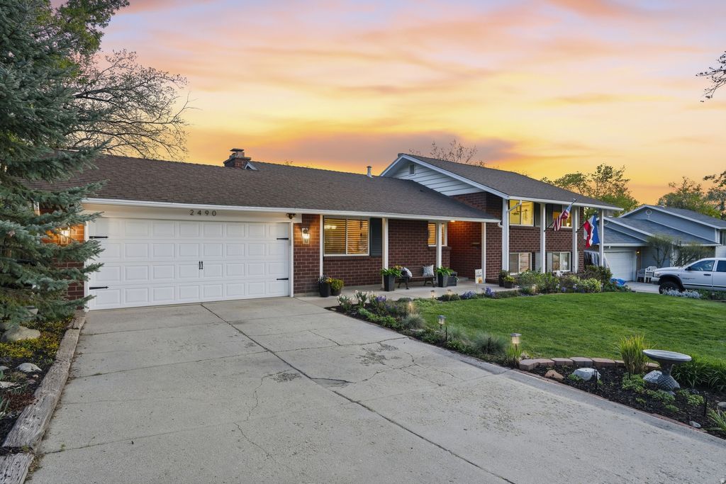 Photo of 2490 E DOLPHIN WAY, Cottonwood Heights, UT 84121 (MLS # 2149510)