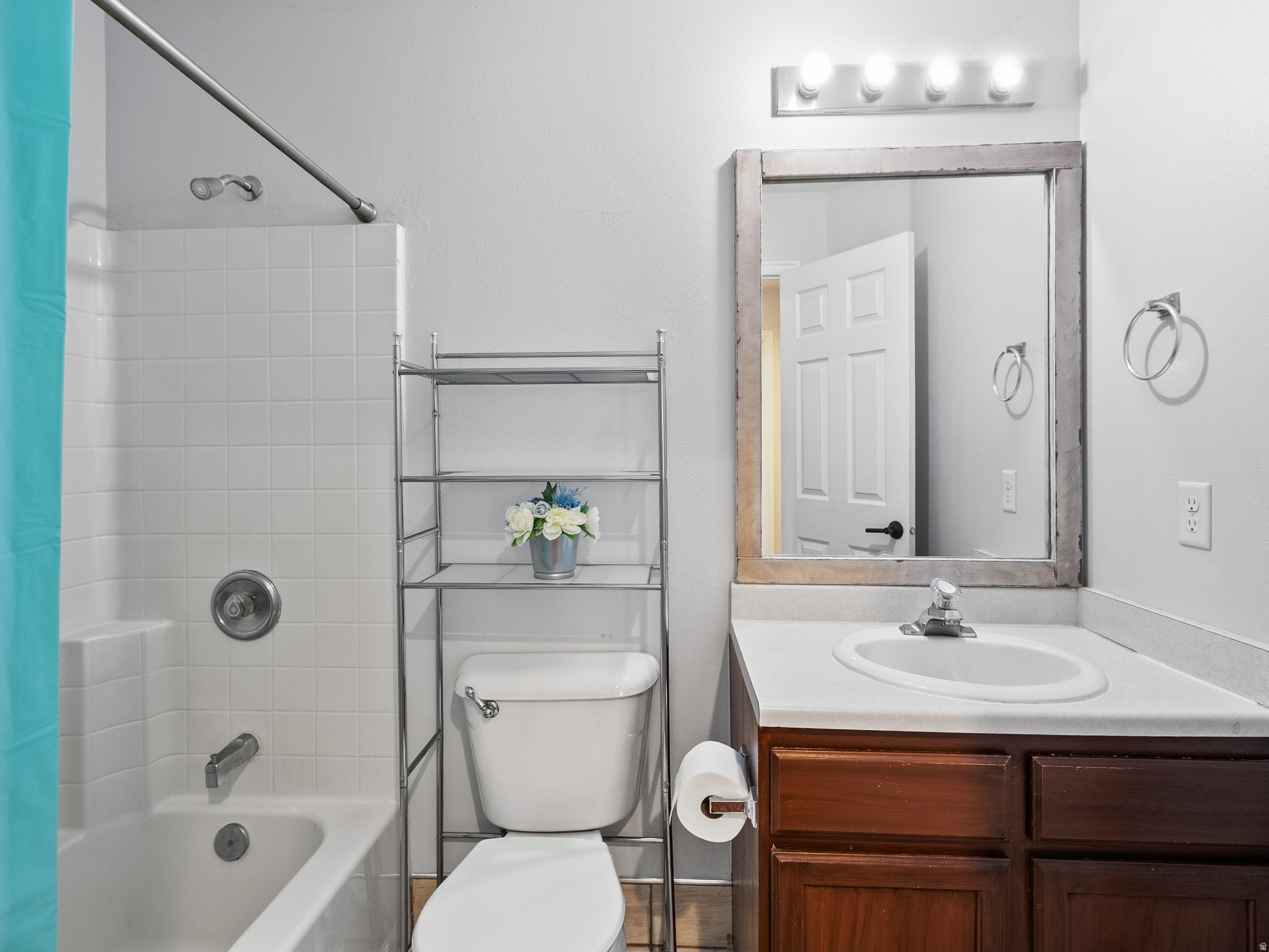 NORTH MEADOW - Residential Income