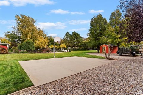 Tiny photo for 256 SEEMORE DR, Kaysville, UT 84037 (MLS # 2117656)