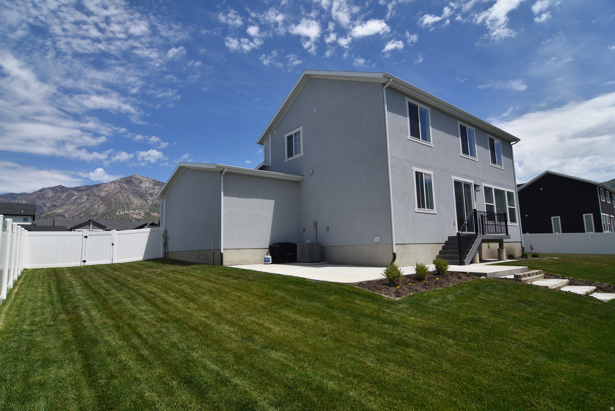 MONTGOMERY FARMS - Residential