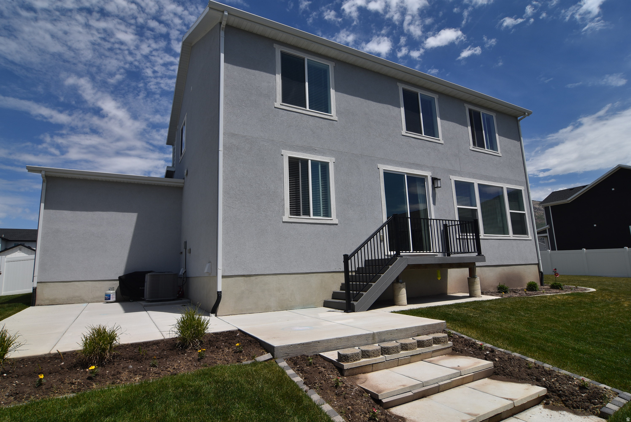 MONTGOMERY FARMS - Residential