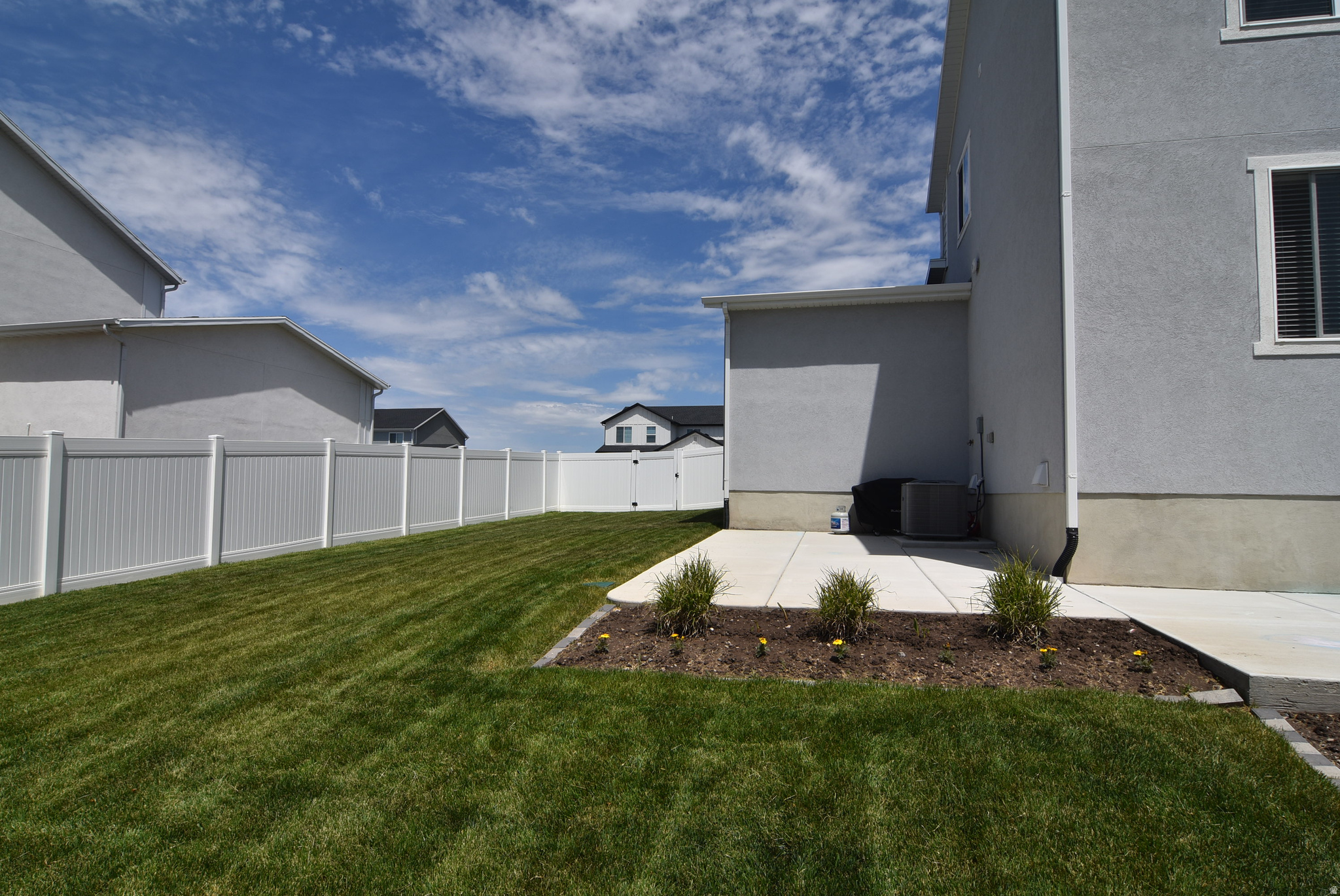 MONTGOMERY FARMS - Residential