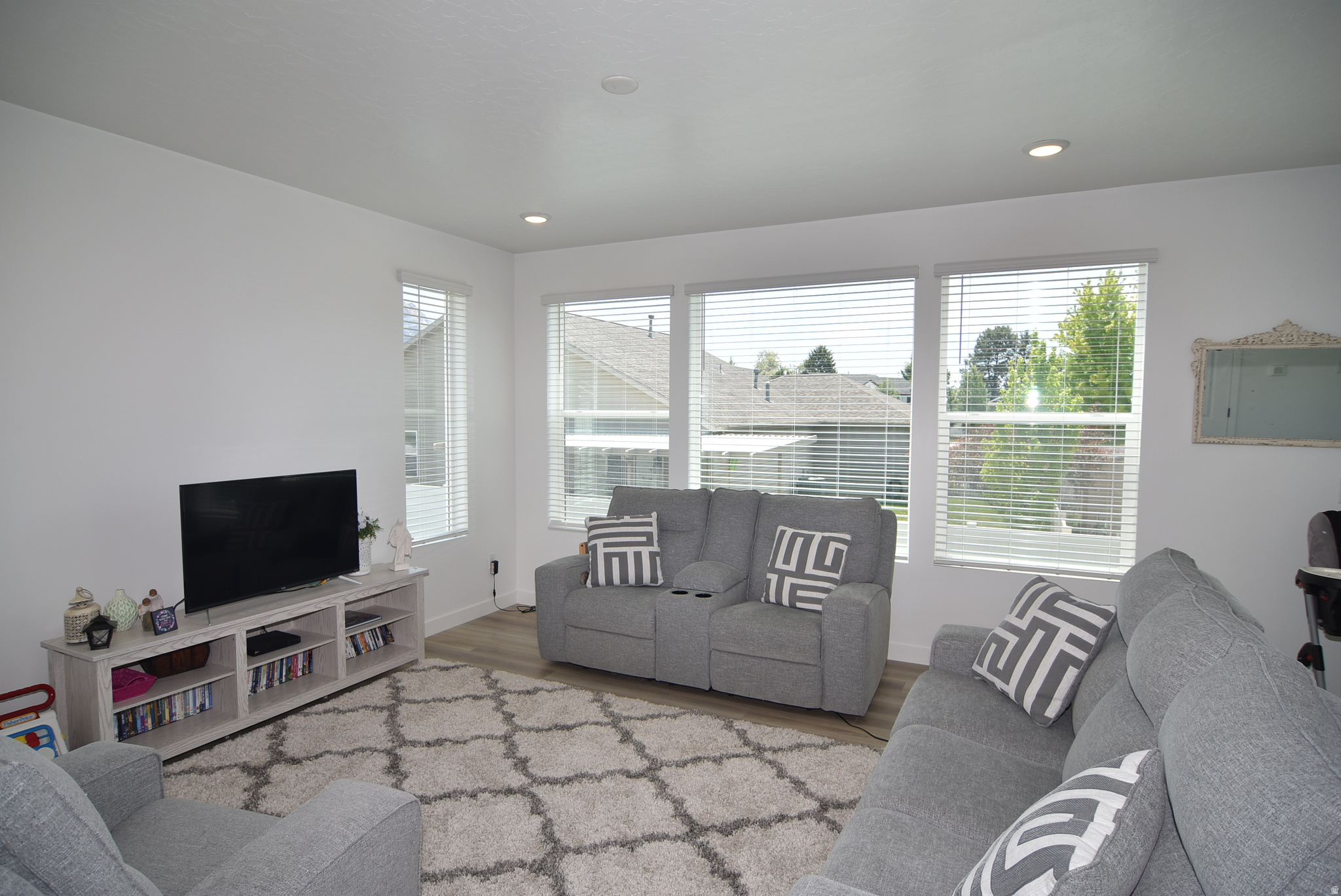 MONTGOMERY FARMS - Residential