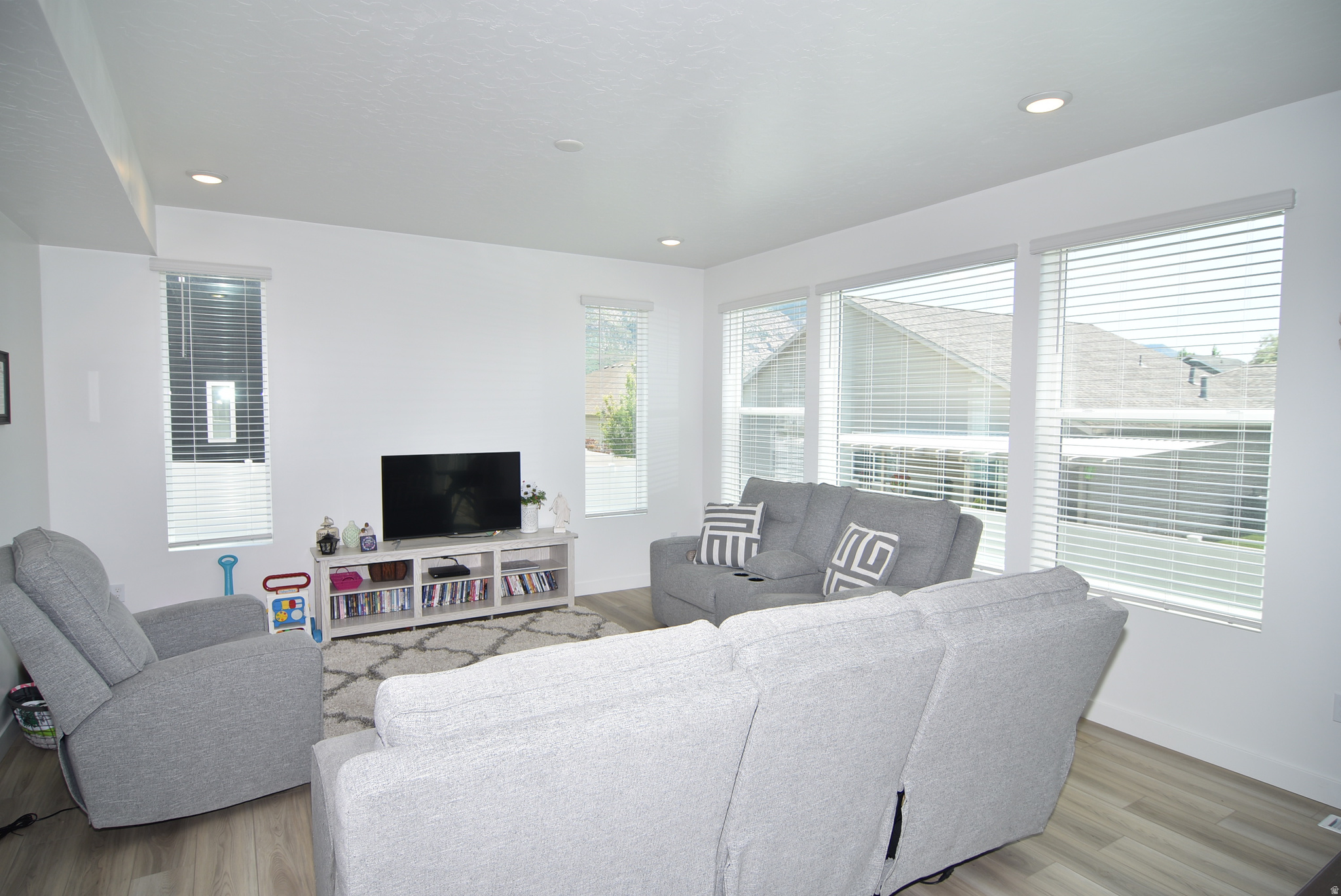 MONTGOMERY FARMS - Residential