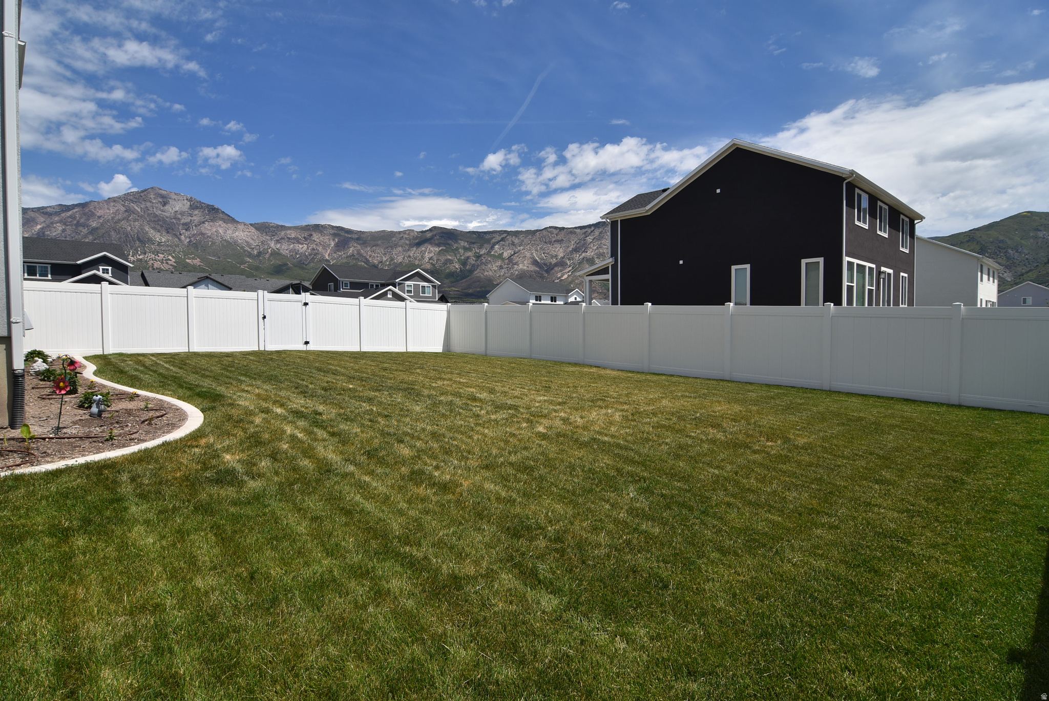 MONTGOMERY FARMS - Residential