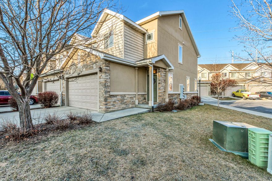 Open House this Saturday, January 17th. Welcome to this beautiful, move-in ready end-unit townhouse located in a desirable gated community. Featuring a finished basement and abundant natural light, this home offers comfort, privacy, and flexibility. Centrally located with convenient access to shopping, dining, schools, and major freeways-this is one you won't want to miss.