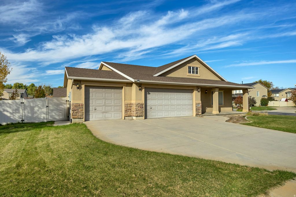 Photo of 2093 N 750 W, West Bountiful, UT 84087 (MLS # 2141152)
