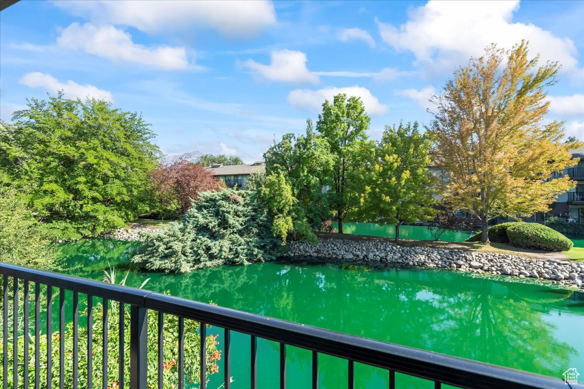 HIDDEN LAKE CONDM - Residential