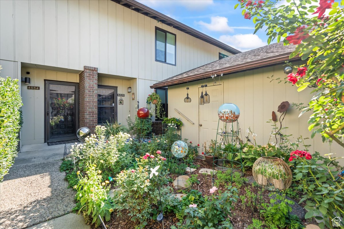 HIDDEN LAKE CONDM - Residential
