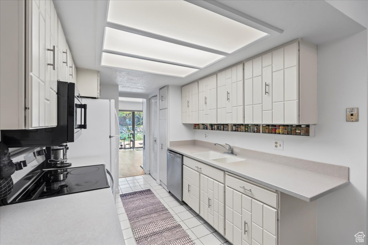 HIDDEN LAKE CONDM - Residential