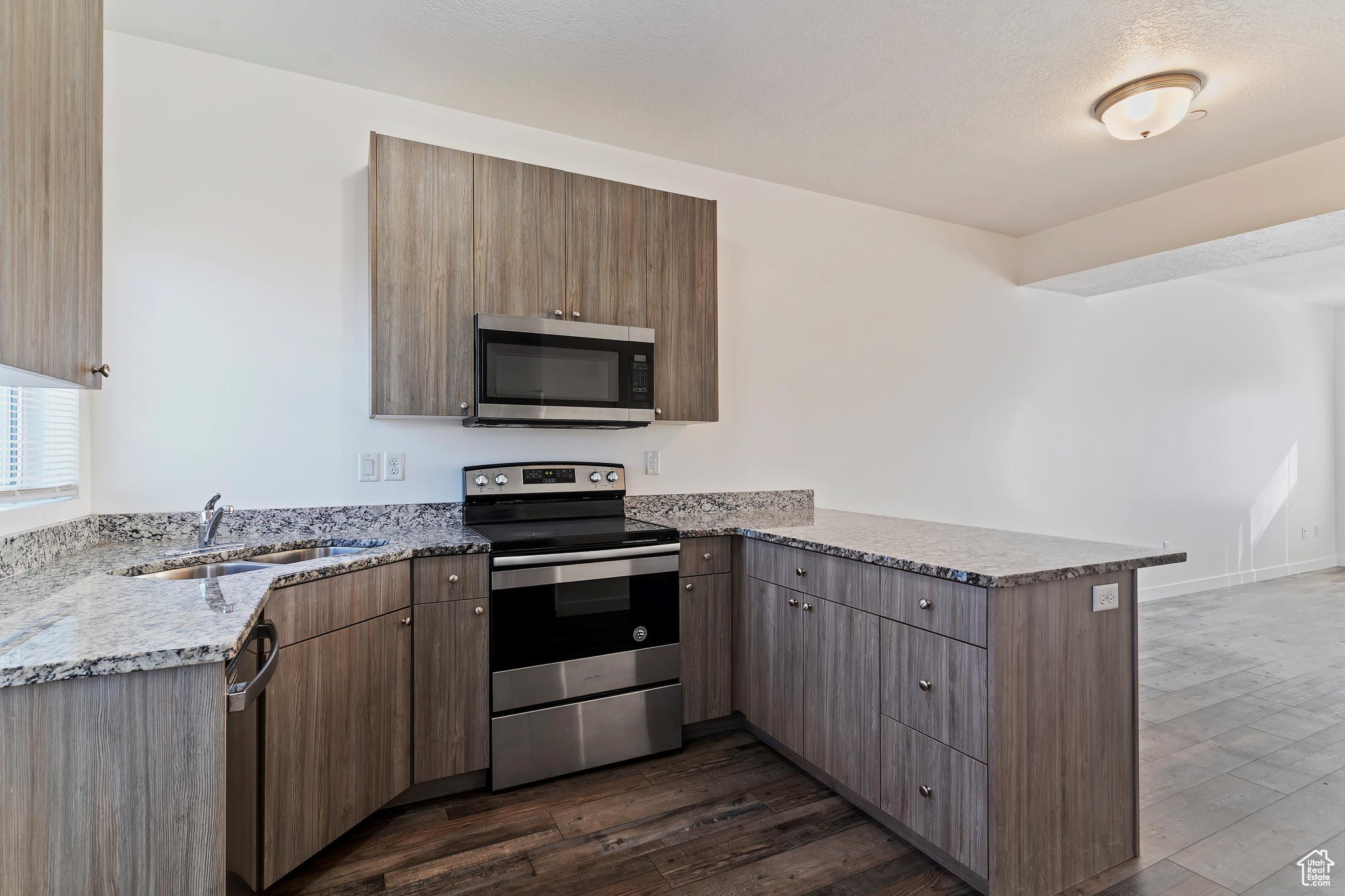 TOWNHOUSE ESTATES - Residential