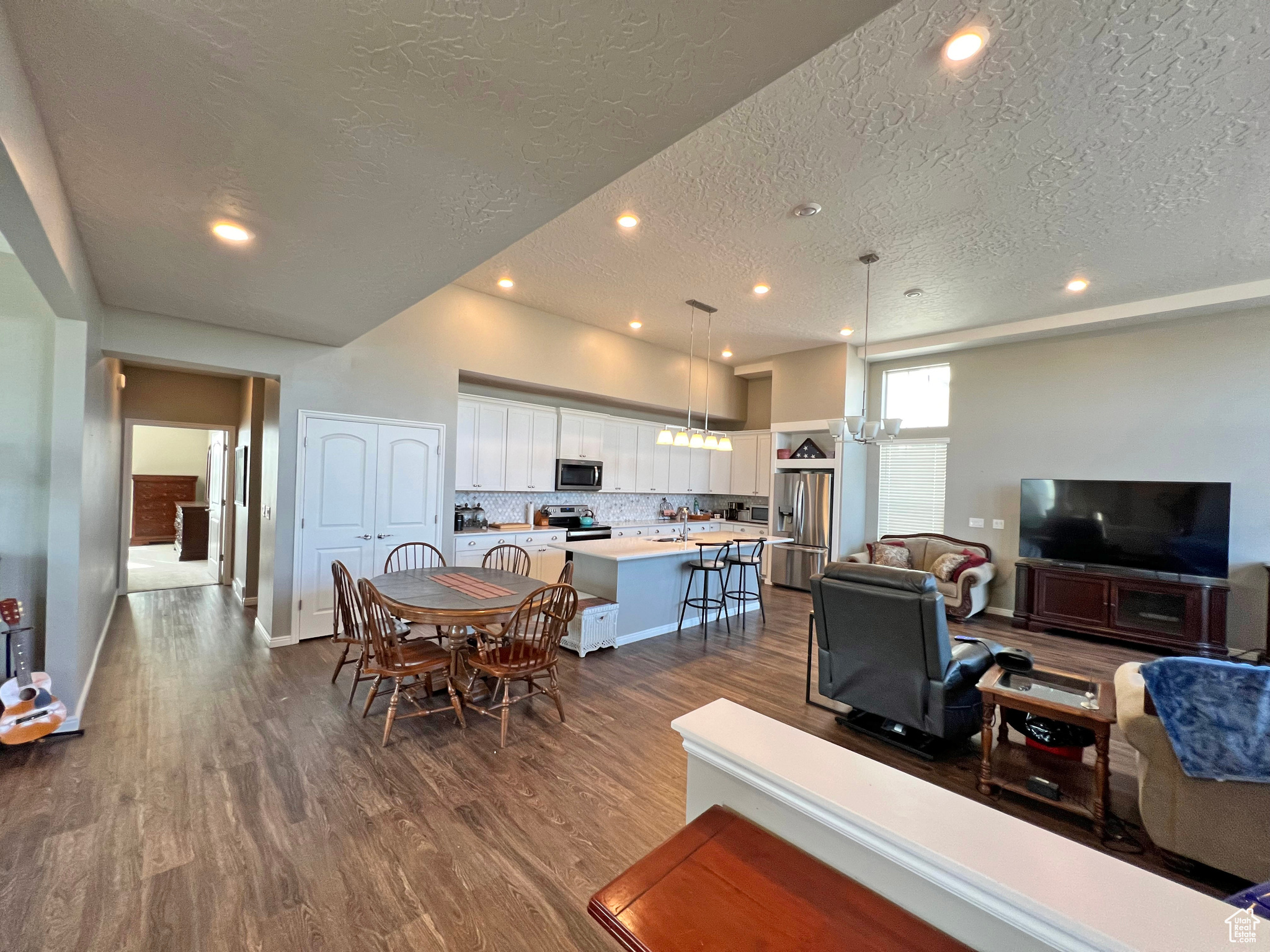 6189 W Lake Ave, South Jordan, Utah image 3