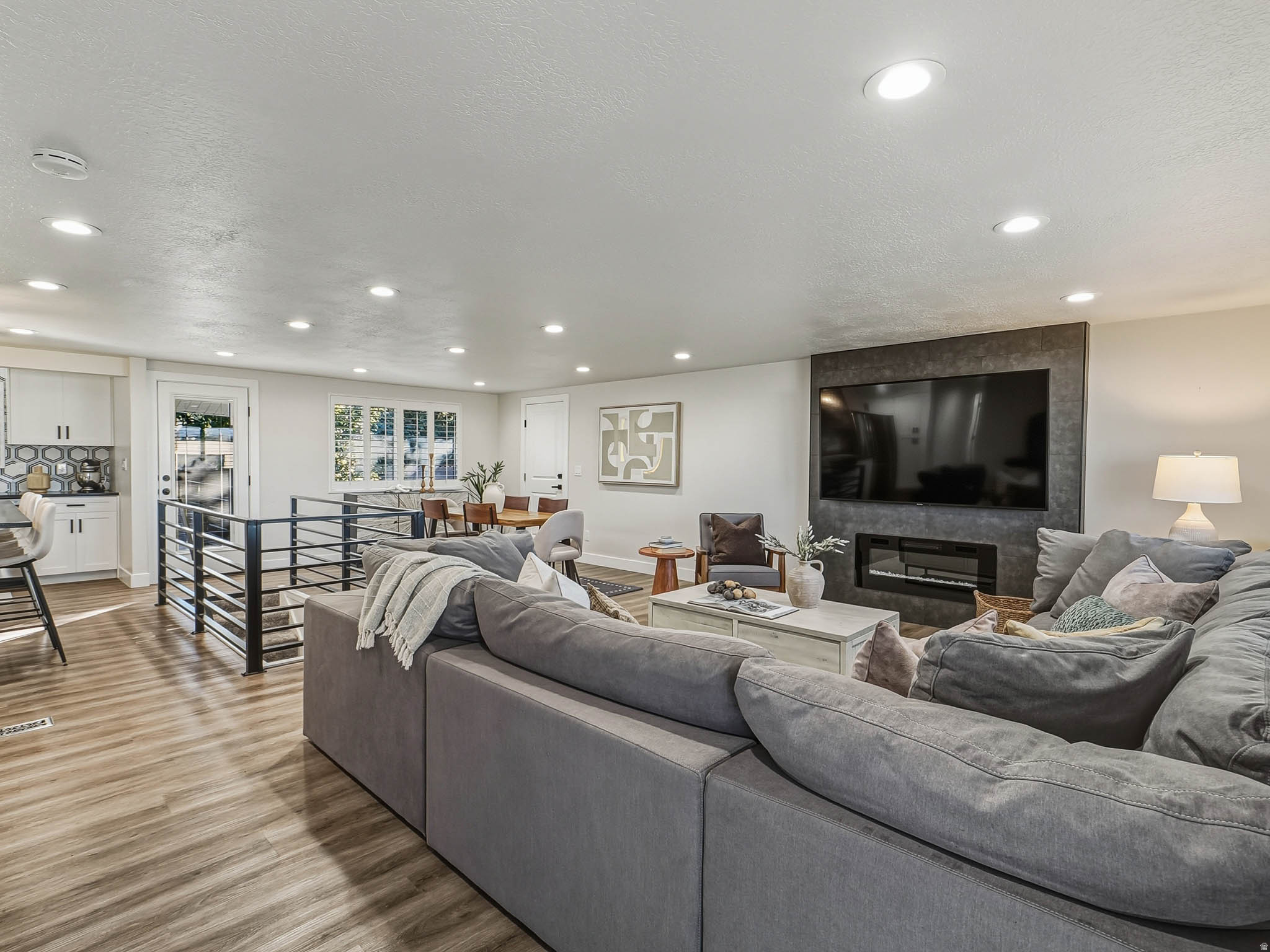 LAZY BAR - Residential