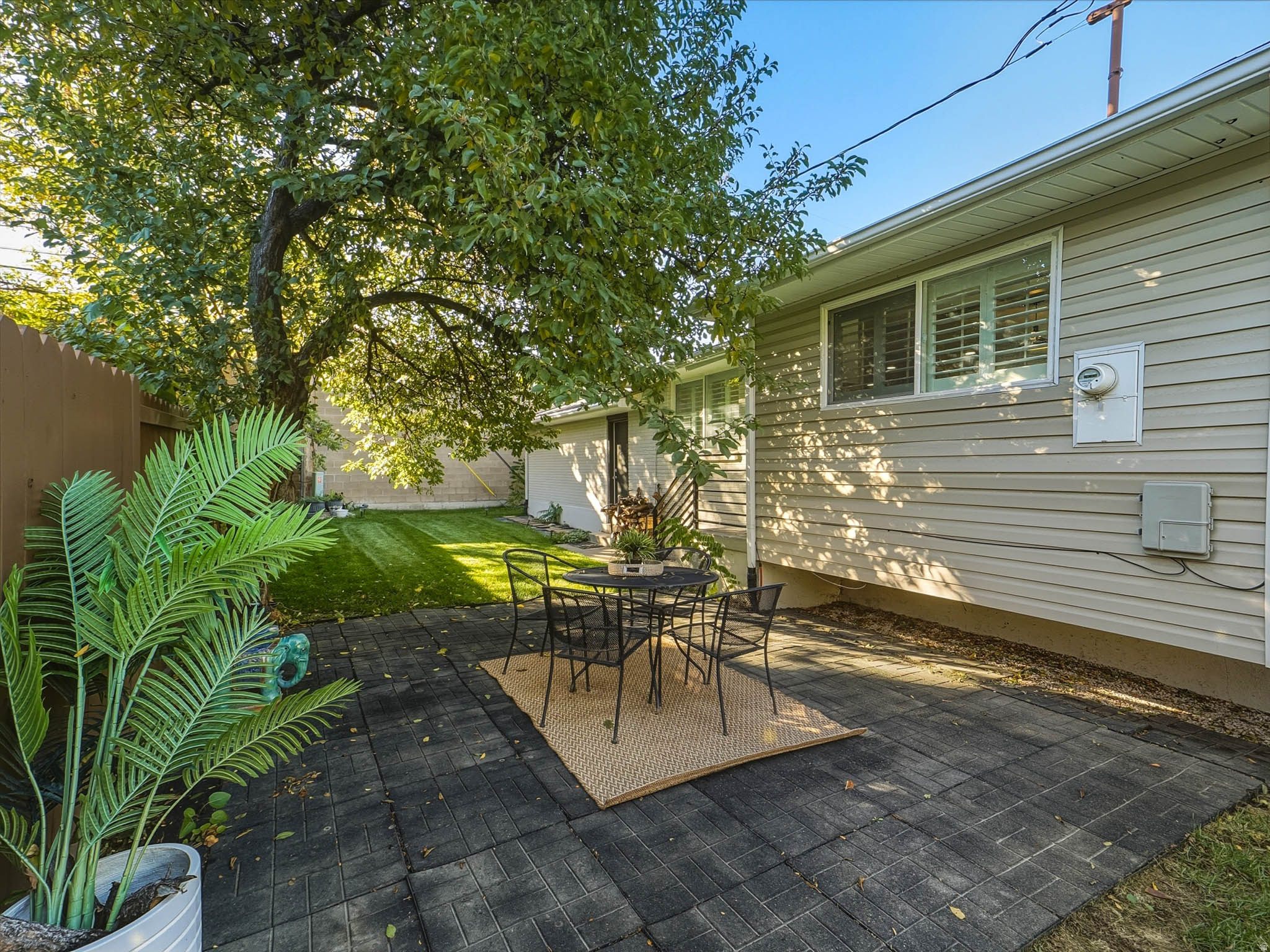 LAZY BAR - Residential