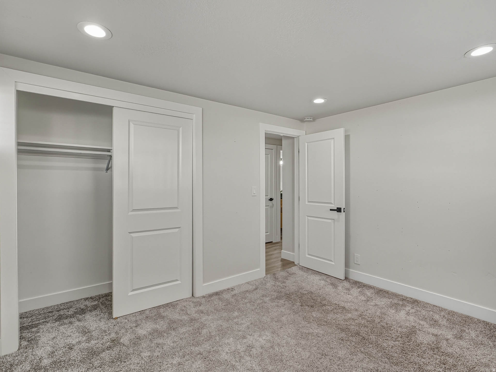 LAZY BAR - Residential