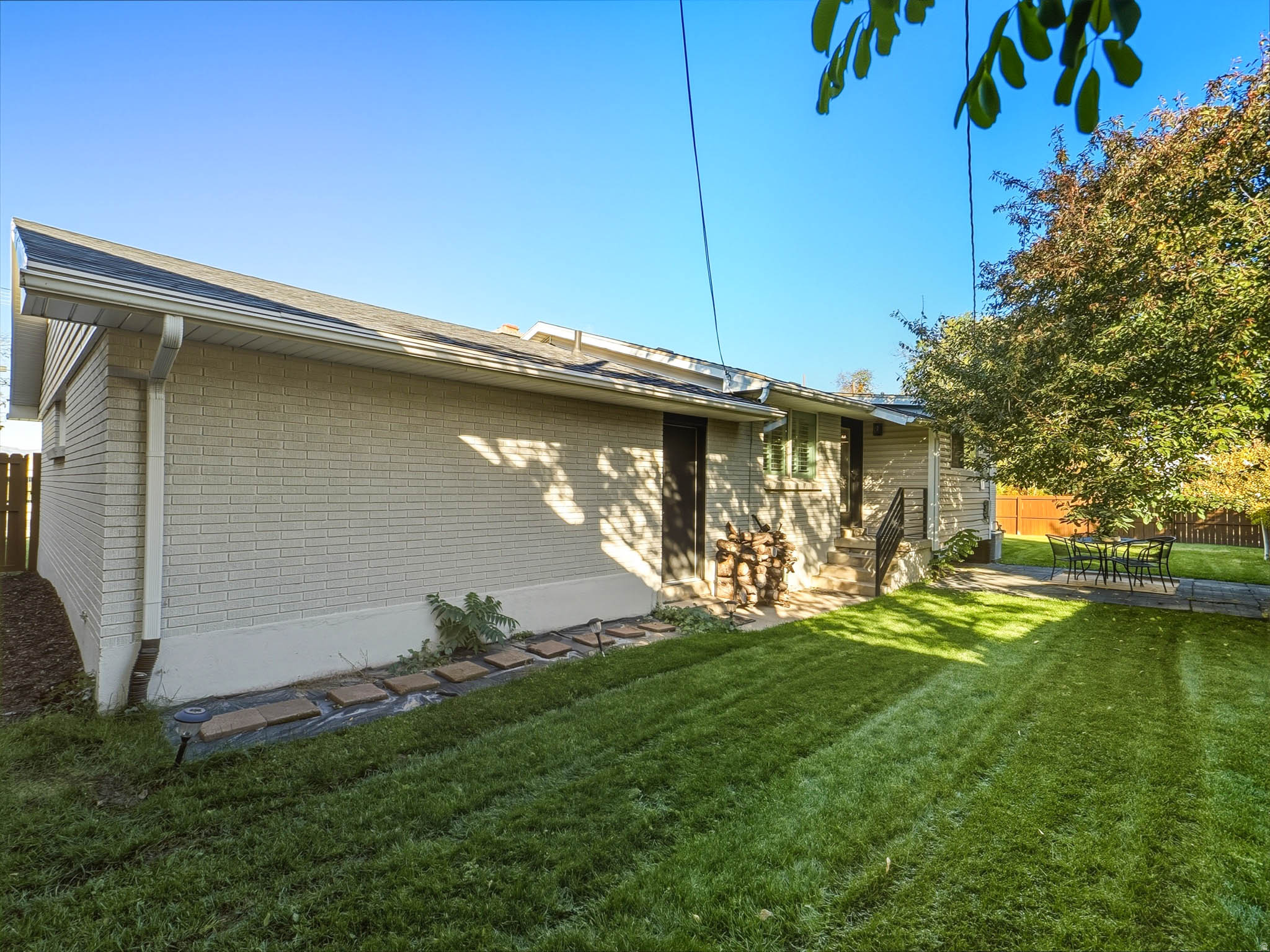 LAZY BAR - Residential