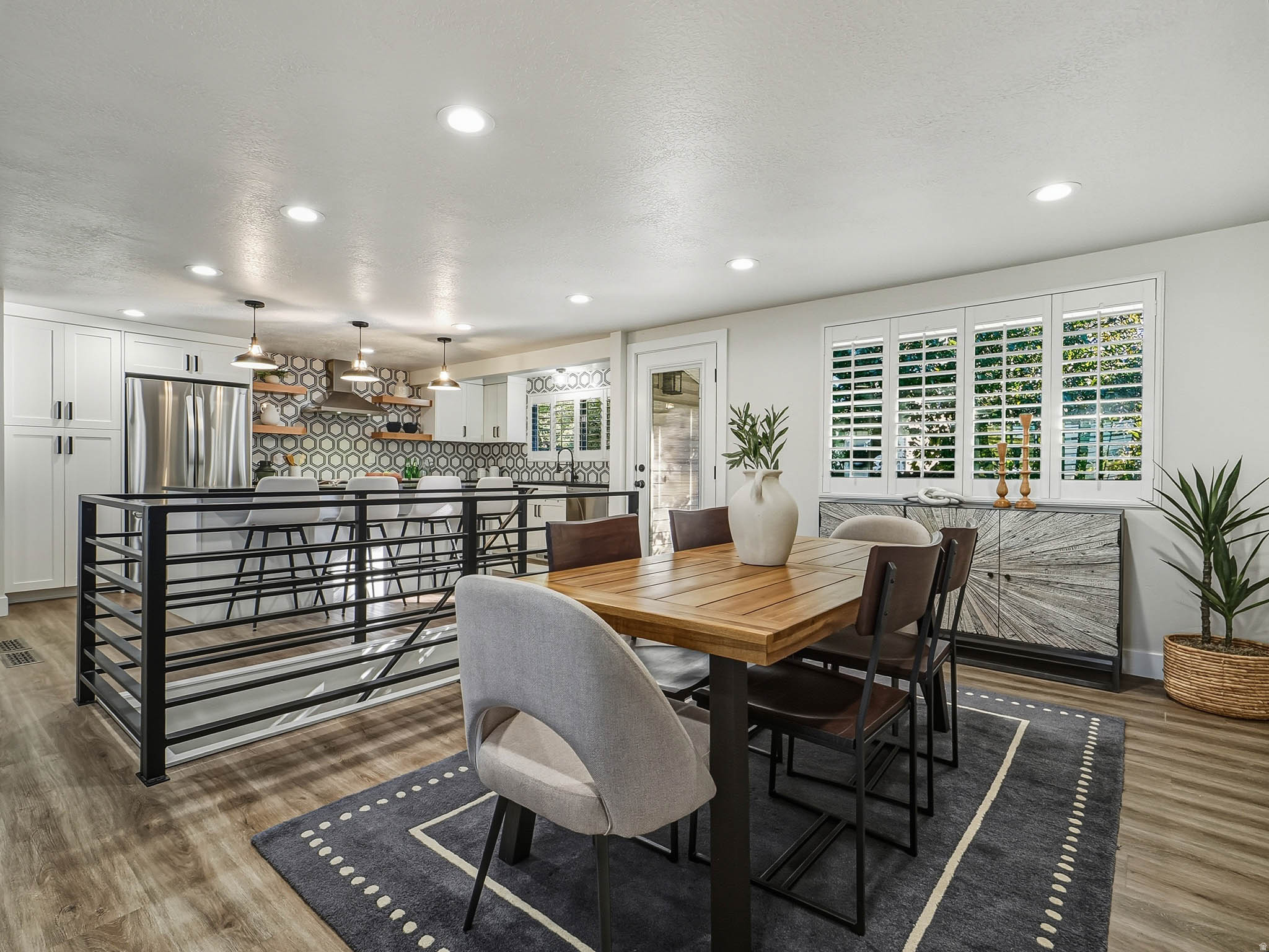 LAZY BAR - Residential