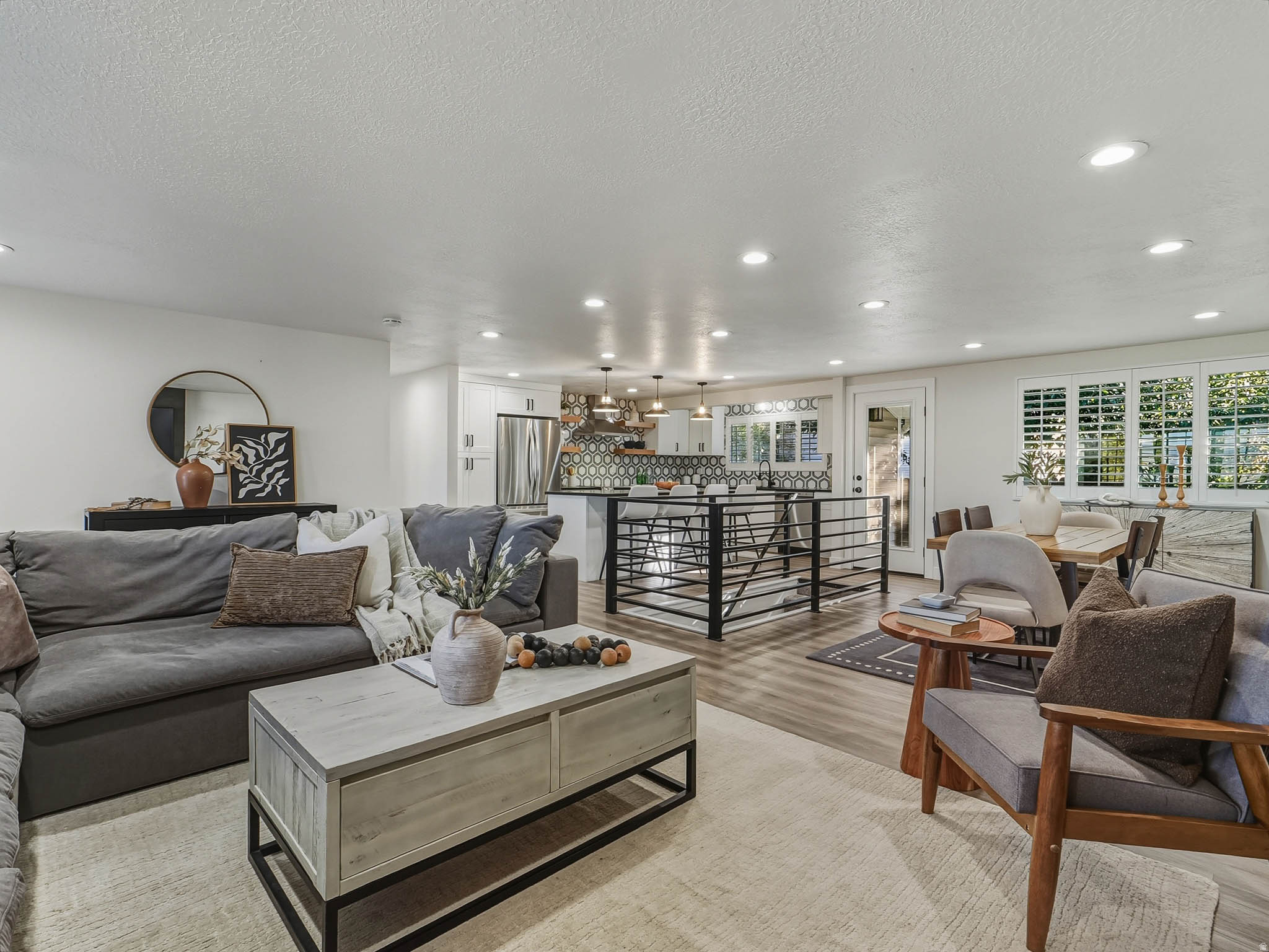 LAZY BAR - Residential