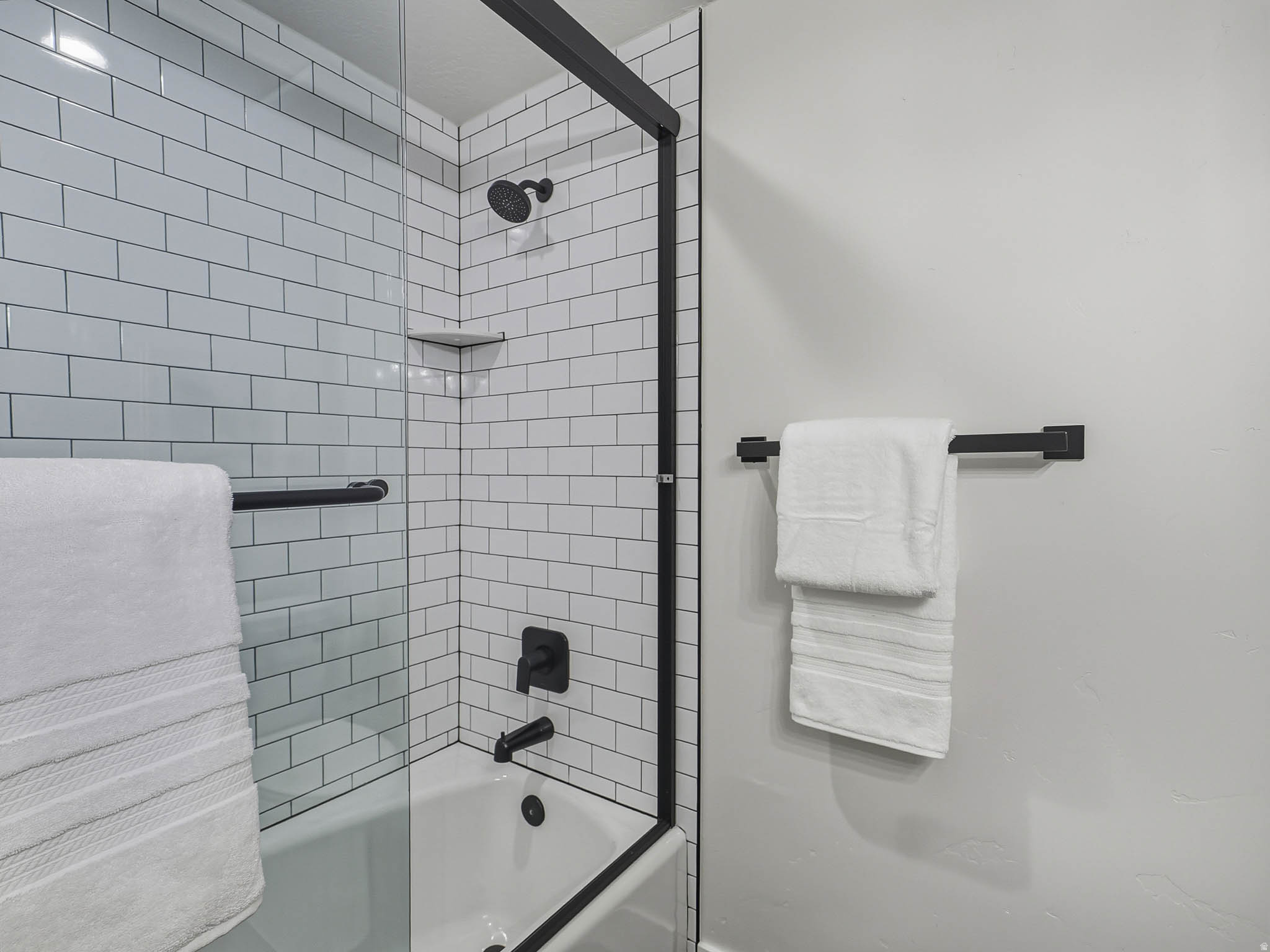 LAZY BAR - Residential