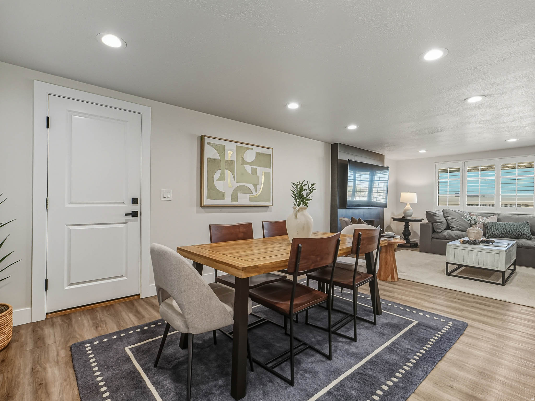 LAZY BAR - Residential