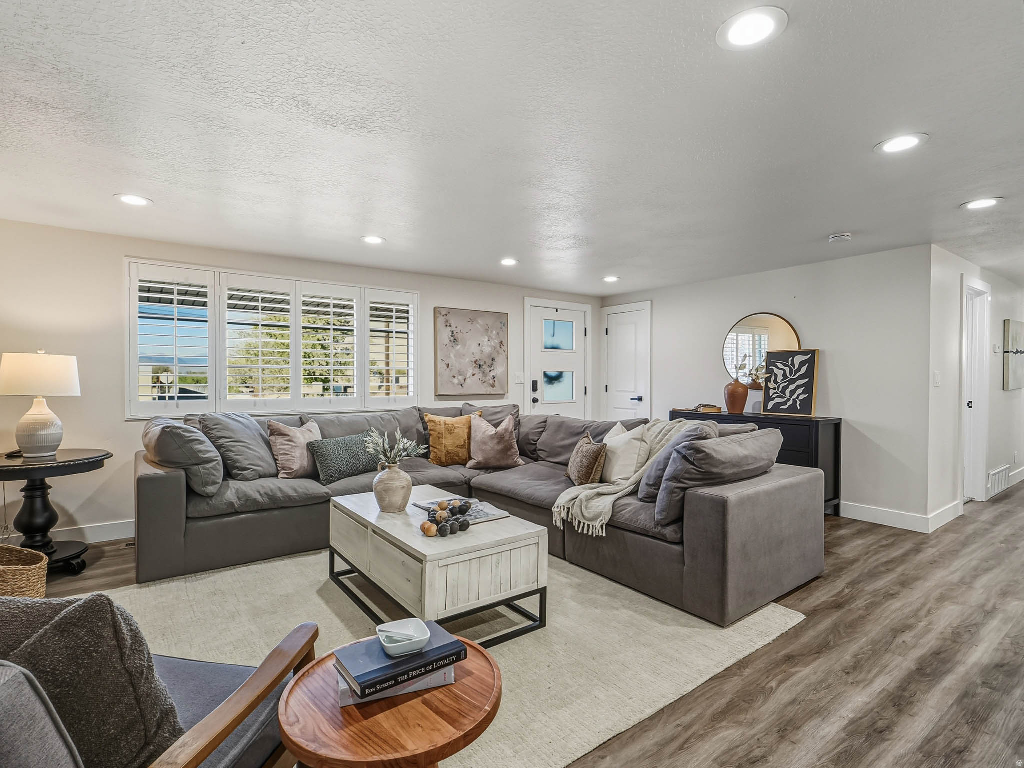 LAZY BAR - Residential