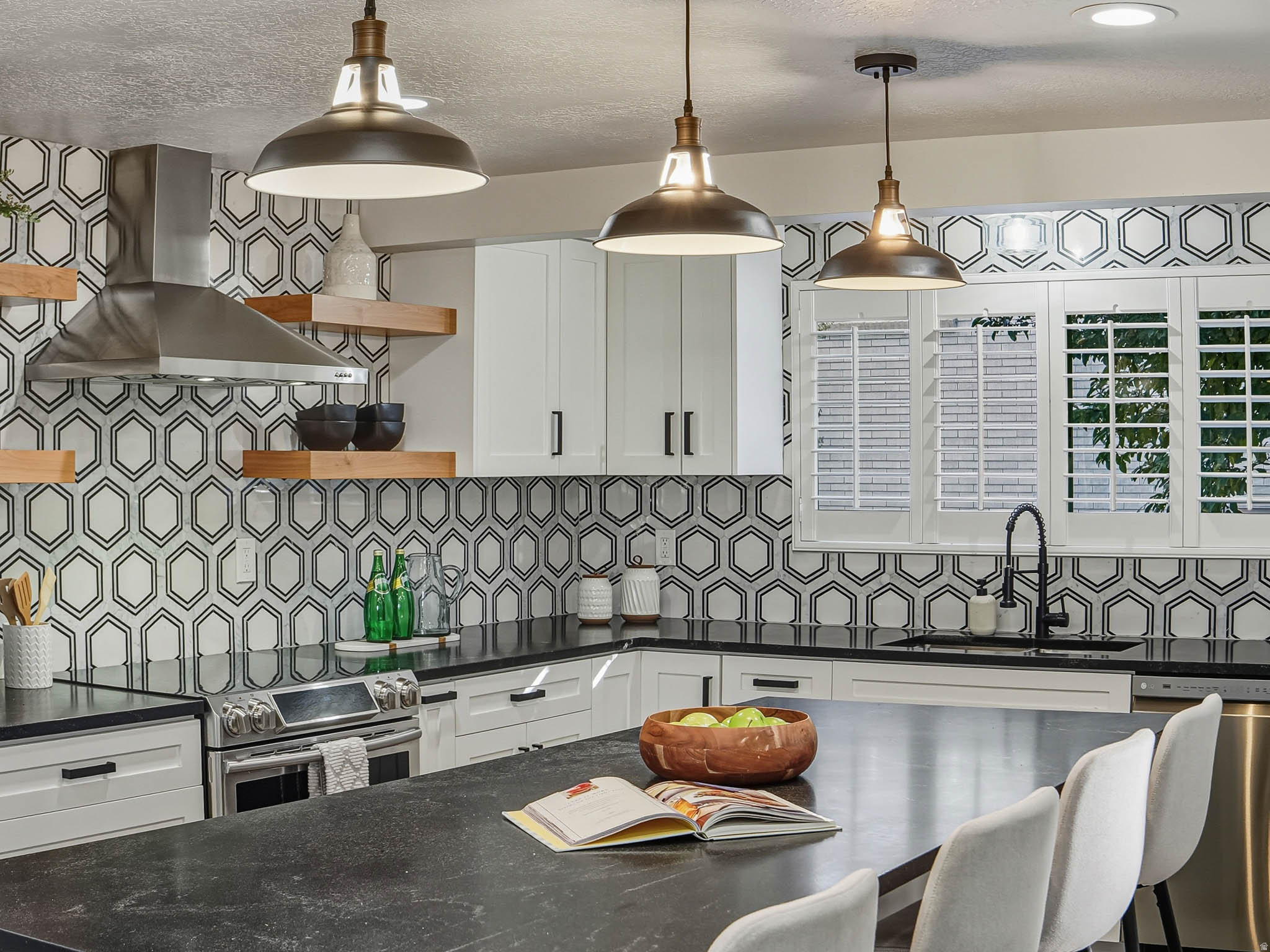 LAZY BAR - Residential