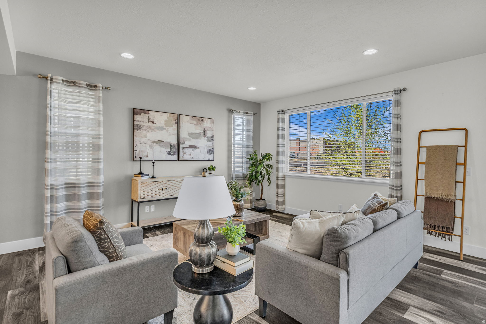 SOUTH HILLS - Residential