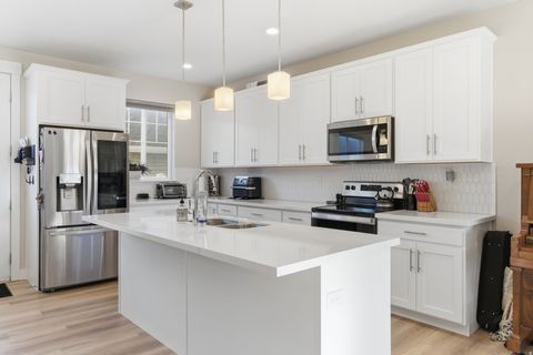 Tiny photo for 1615 N WESTVIEW LN, Salem, UT 84653 (MLS # 2127216)