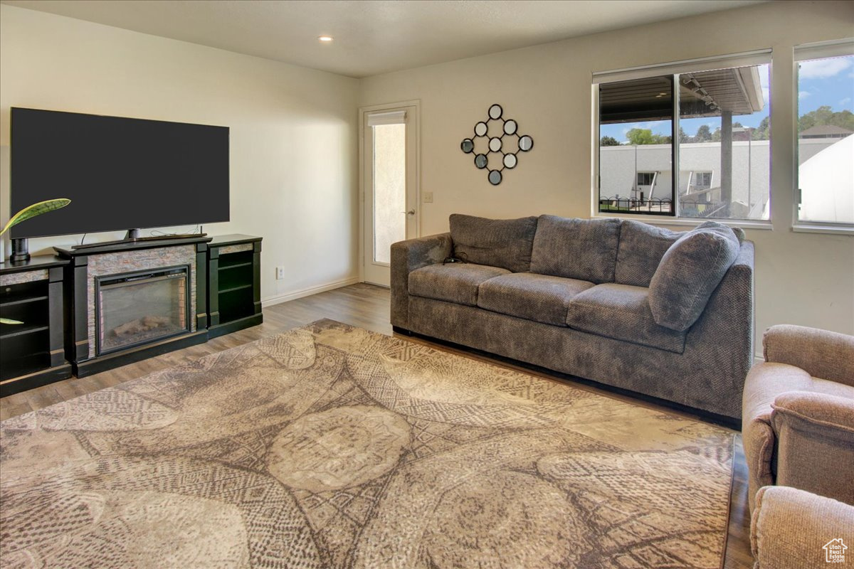 South Ogden, Utah 84405, United States, 3 Bedrooms Bedrooms, ,2 BathroomsBathrooms,Residential,Pending,128597