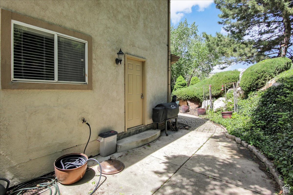 South Ogden, Utah 84405, United States, 3 Bedrooms Bedrooms, ,2 BathroomsBathrooms,Residential,Pending,128597