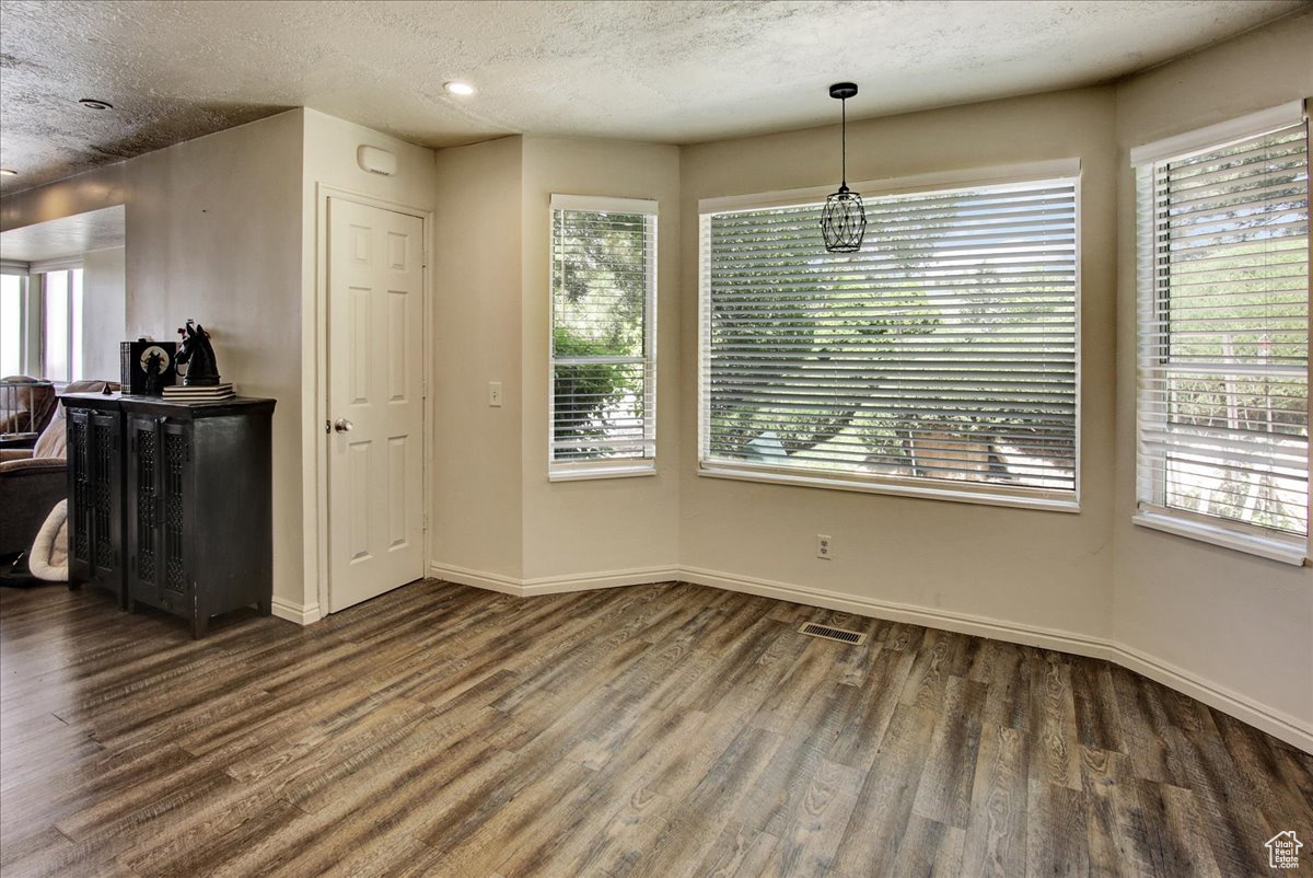 South Ogden, Utah 84405, United States, 3 Bedrooms Bedrooms, ,2 BathroomsBathrooms,Residential,Pending,128597