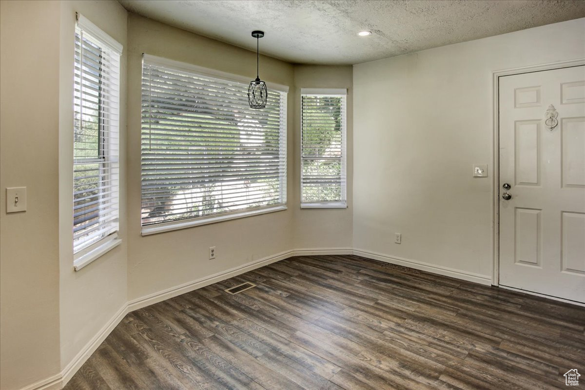 South Ogden, Utah 84405, United States, 3 Bedrooms Bedrooms, ,2 BathroomsBathrooms,Residential,Pending,128597