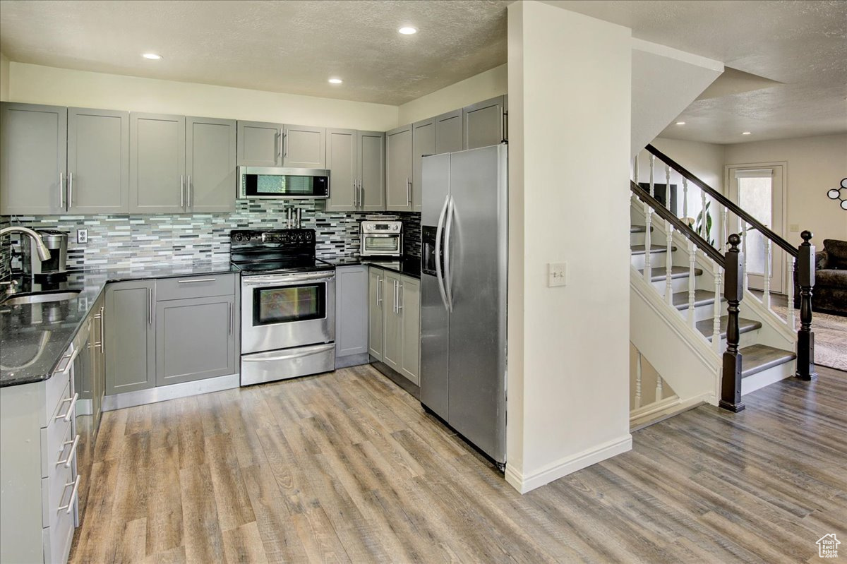 South Ogden, Utah 84405, United States, 3 Bedrooms Bedrooms, ,2 BathroomsBathrooms,Residential,Pending,128597