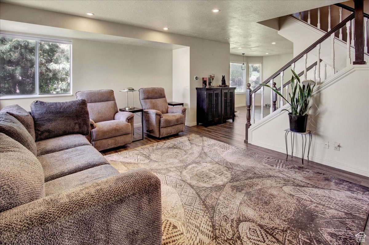 South Ogden, Utah 84405, United States, 3 Bedrooms Bedrooms, ,2 BathroomsBathrooms,Residential,Pending,128597