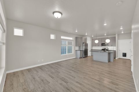Tiny photo for 128 E GEYSER CT, Saratoga Springs, UT 84045 (MLS # 2135022)