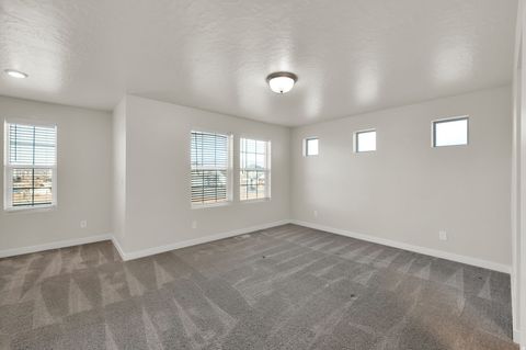 Tiny photo for 128 E GEYSER CT, Saratoga Springs, UT 84045 (MLS # 2135022)
