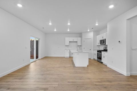 Tiny photo for 1886 S QUEENS GARDEN DR, Washington, UT 84780 (MLS # 2161461)