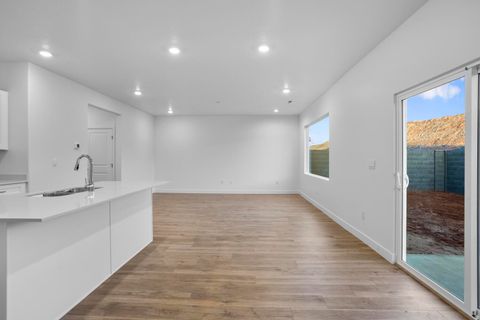 Tiny photo for 1886 S QUEENS GARDEN DR, Washington, UT 84780 (MLS # 2161461)