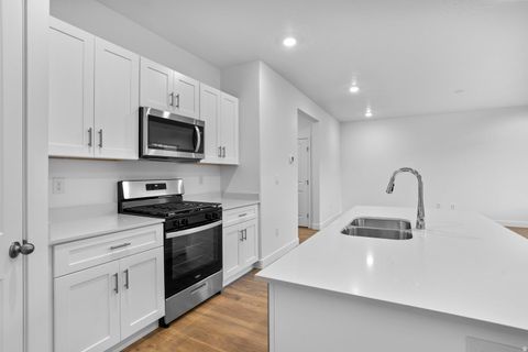 Tiny photo for 1886 S QUEENS GARDEN DR, Washington, UT 84780 (MLS # 2161461)