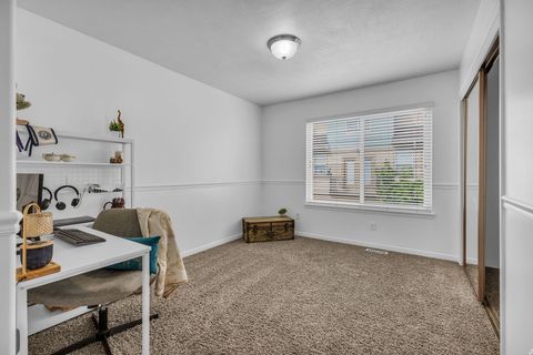 Tiny photo for 943 FARMINGTON XING, Farmington, UT 84025 (MLS # 2152248)