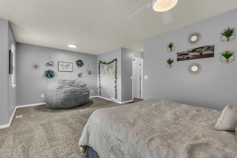 Tiny photo for 943 FARMINGTON XING, Farmington, UT 84025 (MLS # 2152248)