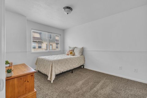 Tiny photo for 943 FARMINGTON XING, Farmington, UT 84025 (MLS # 2152248)