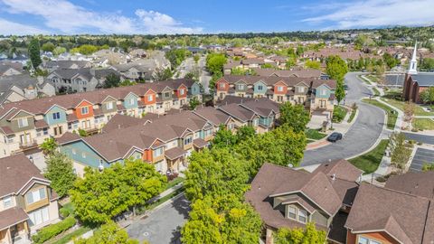 Tiny photo for 943 FARMINGTON XING, Farmington, UT 84025 (MLS # 2152248)