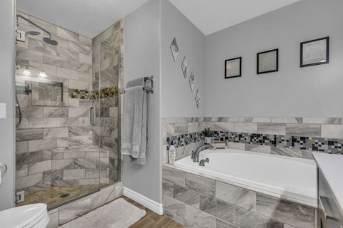 Tiny photo for 943 FARMINGTON XING, Farmington, UT 84025 (MLS # 2152248)